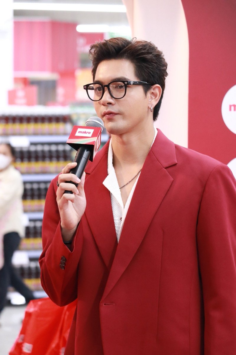 ขาดแว่นโลกคงเบลอ ขาดเธอโลกคงพัง 😎😁

❤️ งาน Food Fair ห้างแม็คโคร สาขา จ.สมุทรปราการ (เปิดใหม่สายลวด)

MAKRO FOOD FAIR X KEM
NITE NITE KEM 🌠
#เข้มพาชิมMakroFoodFair
#เข้มหัสวีร์
<a href="/Hussaweee/">หาดสะหวี่</a>
📸 : a_goldensun 

m.facebook.com/story.php?stor…