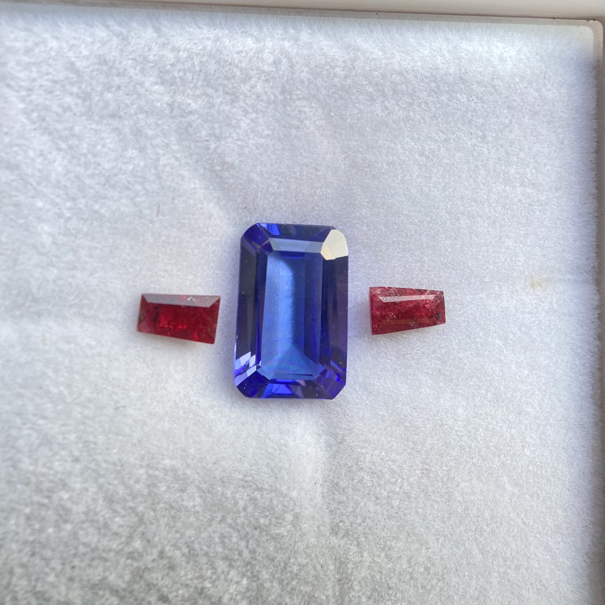 jahazigemsjewel's tweet photo. 天然タンザナイト&ルビーの美しい3本セットリングとしてご活用ください。
作るため
美しいジュエリー💍
#タンザナイト #tanzanite #tanzanita #gemstoneset #jewelry #japan #gemstone #colouredgemstones #facetedgemstones #cutstone #set #台形 #ダイヤモンド #オランダ #イタリア #スペイン https://t.co/DZK6gV1EP6