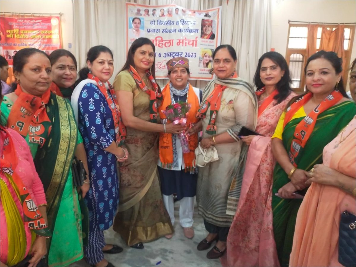 bjpmmambala's tweet photo. BJP महिला मोर्चा हरियाणा प्रदेश अध्यक्षा @Sunitadangibjp जी के साथ हिमाचल प्रदेश अध्यक्षा वंदना योगी जी ने महेश नगर मण्डल में आशा बहू और आंगनवाड़ी कर्मियों से कामकाज की जानकारी ली।  #BJMMHRY_Pravas #BJMMHR @prachikhuranaz @Vanathisrinivasan https://t.co/pW6UoMHYHK