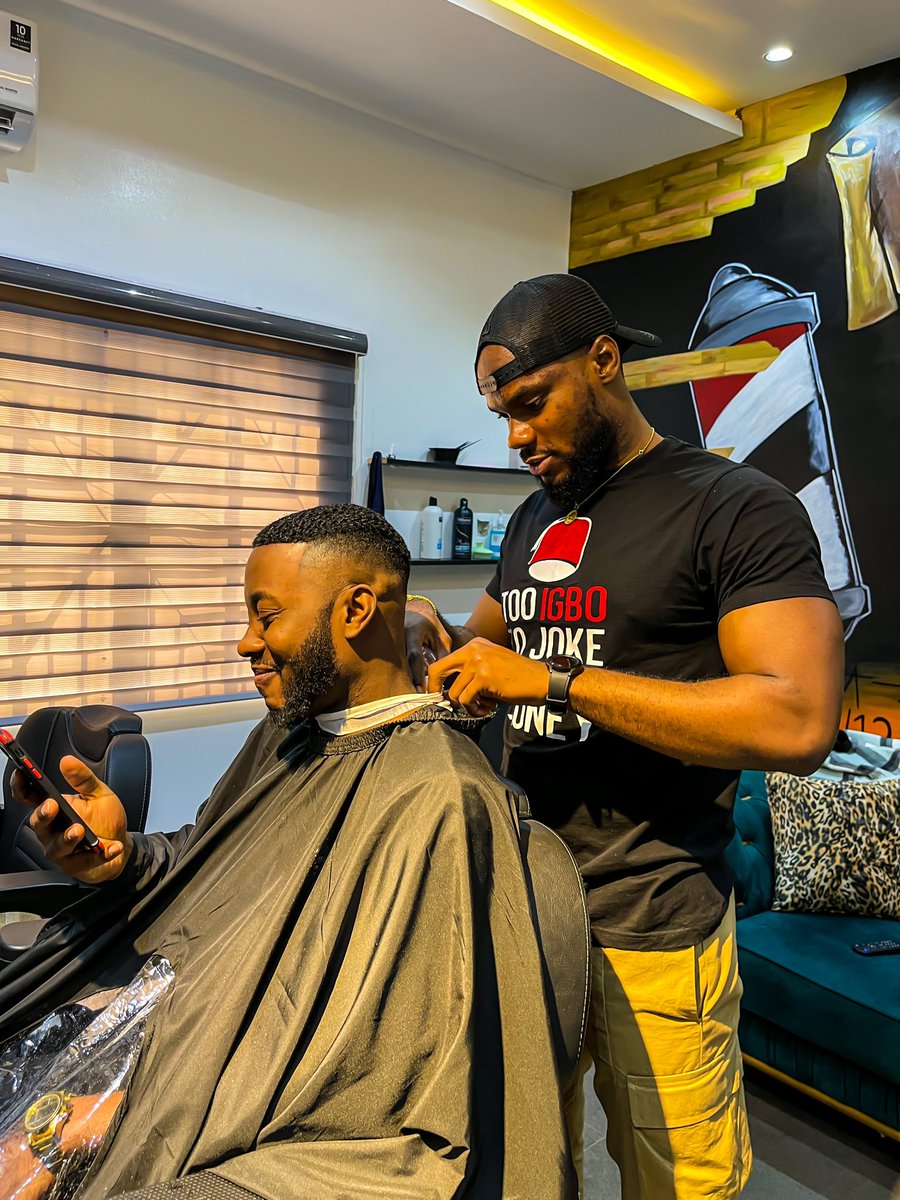 PrinceNEnwerem's tweet photo. I’m Prince Nelson from Nigeria and this is my art. ✂️💈

@HairlineRoyale https://t.co/CSHnXTTje3