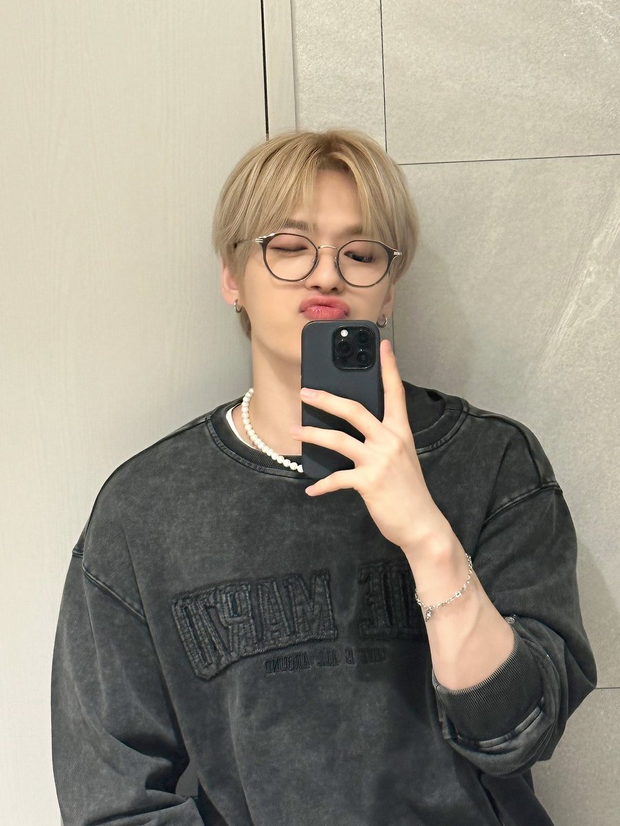 by_EPEX's tweet photo. [#위시]

왼쪽 눈이 안떠져😉

#EPEX #이펙스 #WISH #위시 https://t.co/StxIIf7WZg
