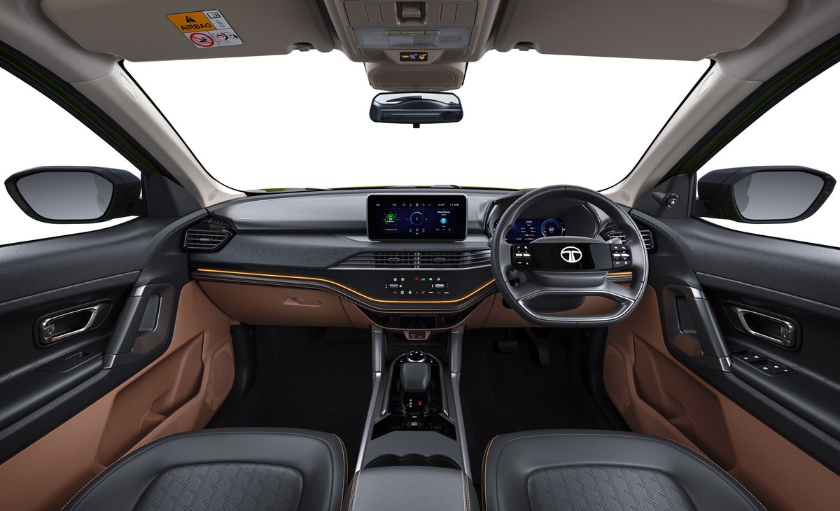 BenGracias's tweet photo. The Tata Safari and Harrier facelifts have been revealed. Highlights are a more distinctive, aggressive face and new minimalistic dashboard. Both continue to be powered by a 170PS 2.0-litre motor. Stay tuned for more as we will be driving them both next week! https://t.co/WXv69V0oWG