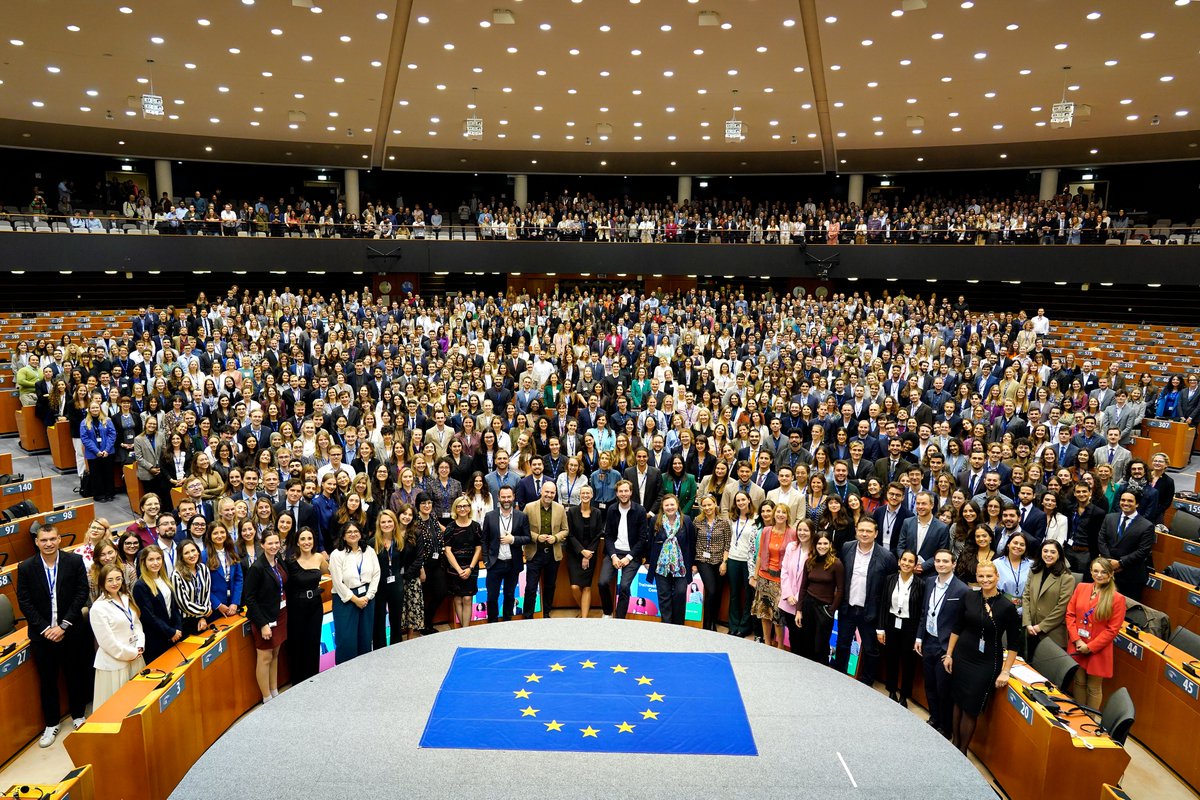 A very inspiring exchange today with the new group of trainees at the EU Institutions.
I believe, in the next 5 months we will learn a lot from each other and I hope that for some of them this experience will be the stepping stone to an #EUcareer.