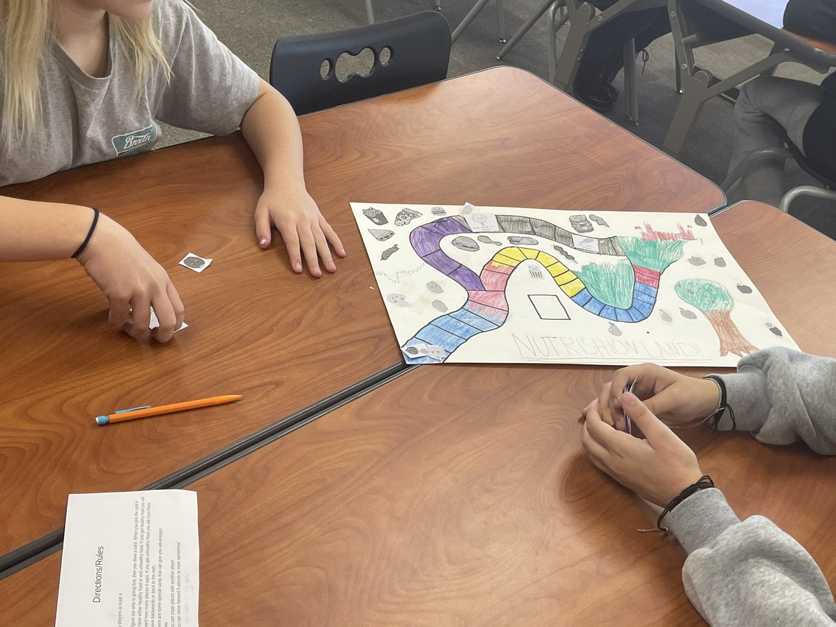 Miss Ulrich tweet media