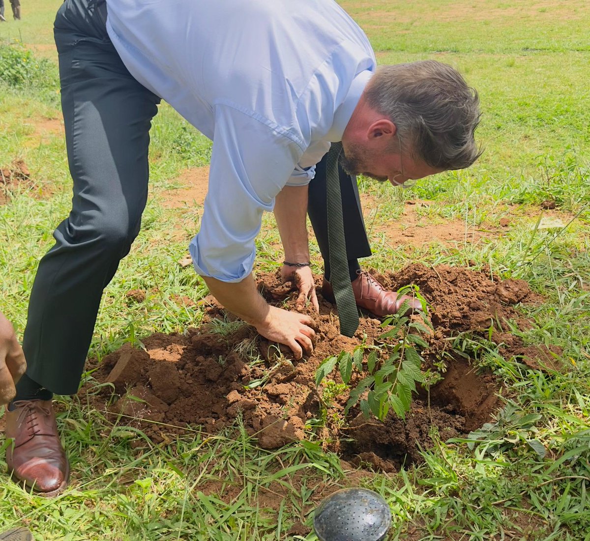 diariesofamuse's tweet image. Little Green Choices: &quot;if we don&apos;t save the environment, the environment won&apos;t save us.&quot; @TotalEnergiesUG EP Uganda joined the #runningoutoftrees  campaign as part of its initiative to create greater awareness for the need to restore our forests. #runningoutoftrees