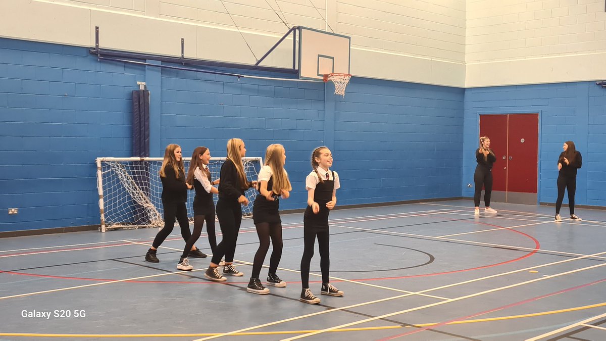 TEAMPEGW's tweet image. Next up we have dance  some retro  and tiktok dances, girls enjoying dance with their friends and showing their skills #fun #dance #womeninsportweek #inclusion @ASGreenwood1 @Greenwood_Acad