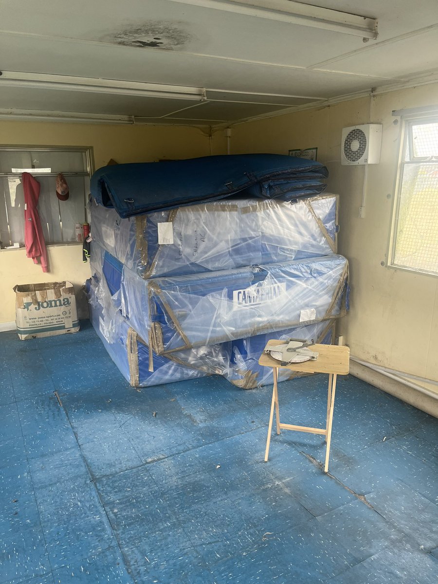 timmy400h's tweet image. When a delivery of high jump equipment comes @irishathletics #ClubDevelopment