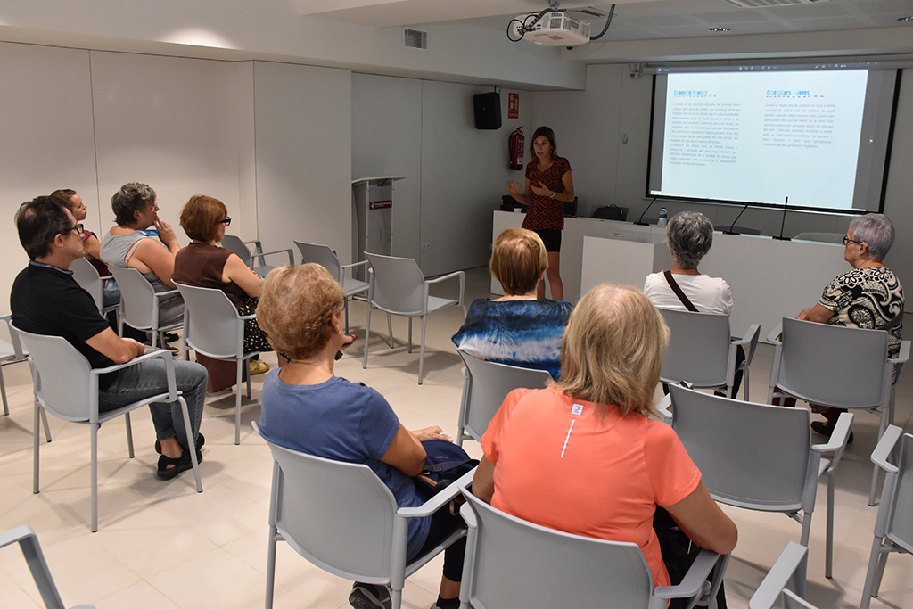 🔵 Aquest matí han començat les activitats del programa “Octubre, mes de la gent gran” amb la presentació del projecte "Dones que es mouen, dones que cuiden", impulsat per <a href="/metgesdelmonCAT/">Metges del Món CAT</a>.