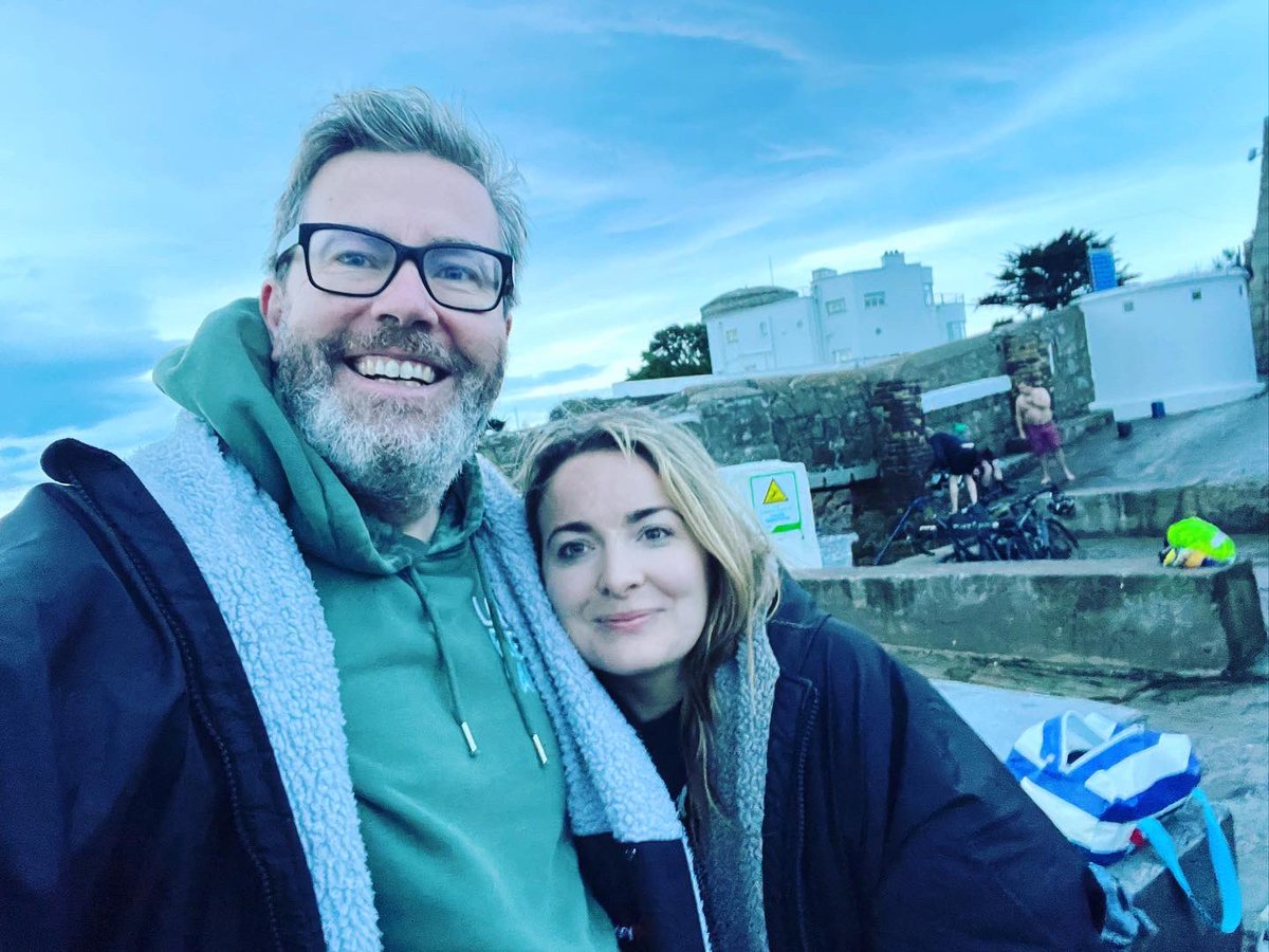 DunleavyBernard's tweet image. Swim 264/365…a dip on ‘Ivy Day’ is the first swim of Michaelmas Term for the Law Library Polar Bears! #AYearInTheDrink #365Swims #6thOctober #IvyDay #21MinuteSwim #FortyFoot #Sandycove #72600mIn264Swims #LawLibraryPolarBears @outdoorswimming @DLRTourism @mulligannaomia