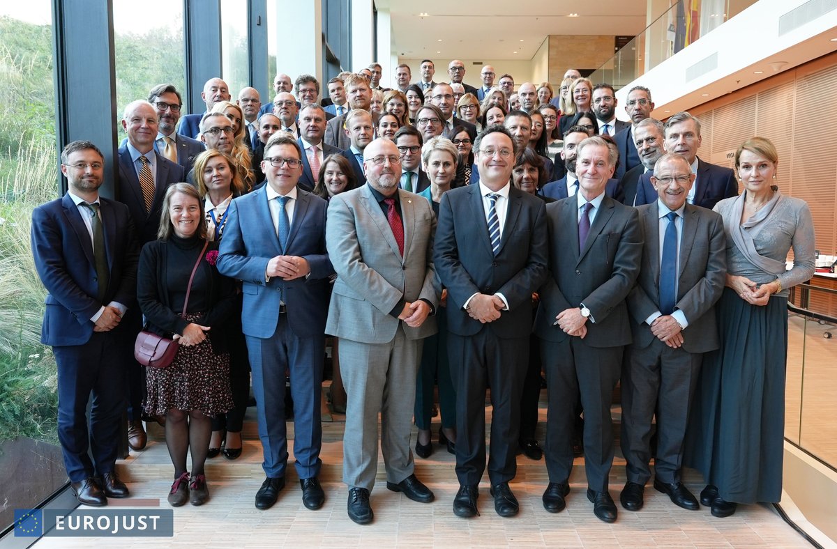 Eurojust's tweet photo. ↗️ Stepping up the fight against #OrganisedCrime:

During their meeting at #Eurojust, the Prosecutors General of the 🇪🇺 have discussed how an earlier involvement of judicial authorities &amp; more ⚖️-👮 cooperation via #EMPACT can benefit joint actions.

👉 https://t.co/Rc6FNRe0bc https://t.co/vdEHsaOEjh