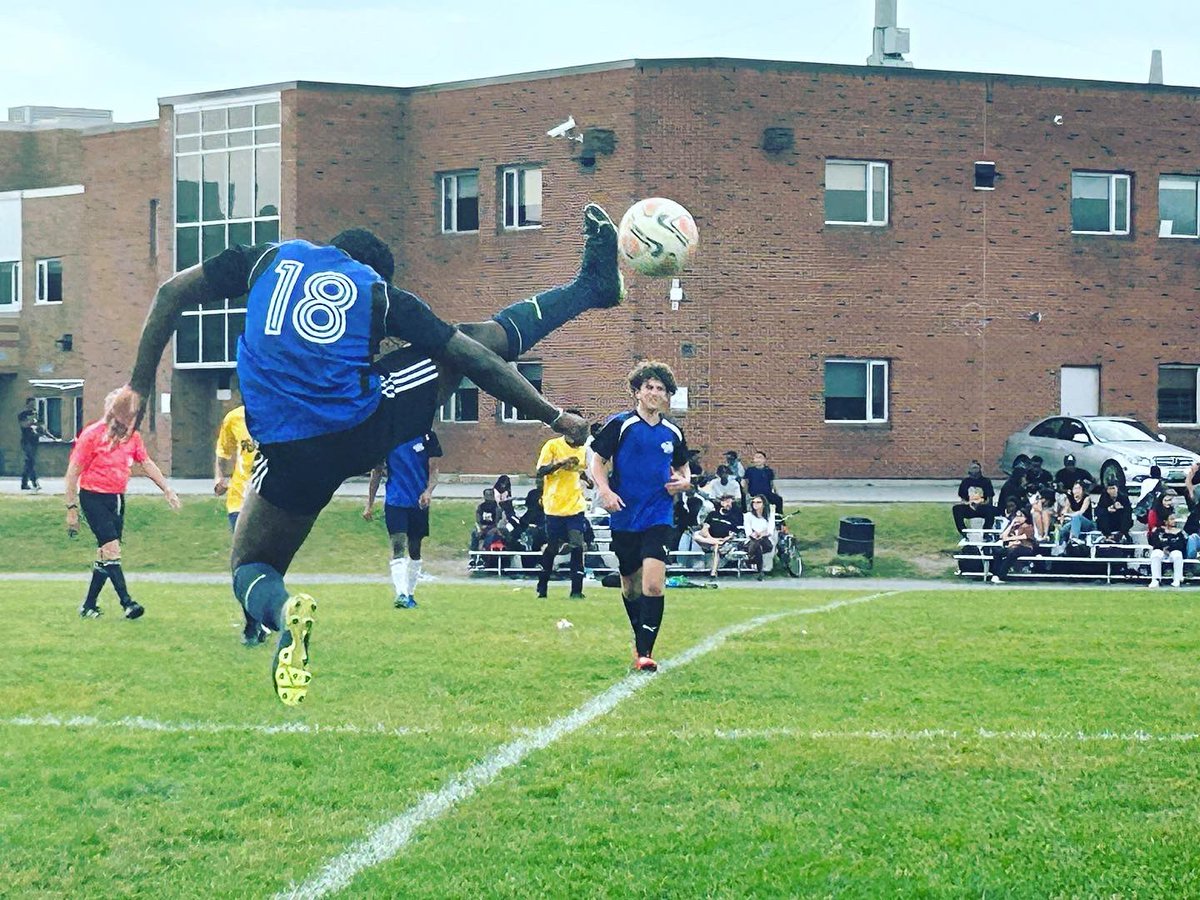 laserccsg's tweet photo. Belle victoire hier de 2-0 de notre équipe de SGS ⚽️ contre Lester B. Pearson ! #LaserEtFier #SAMsoccer @CcSamuelGenest @NCSSAASports https://t.co/8TcycLY6Sf