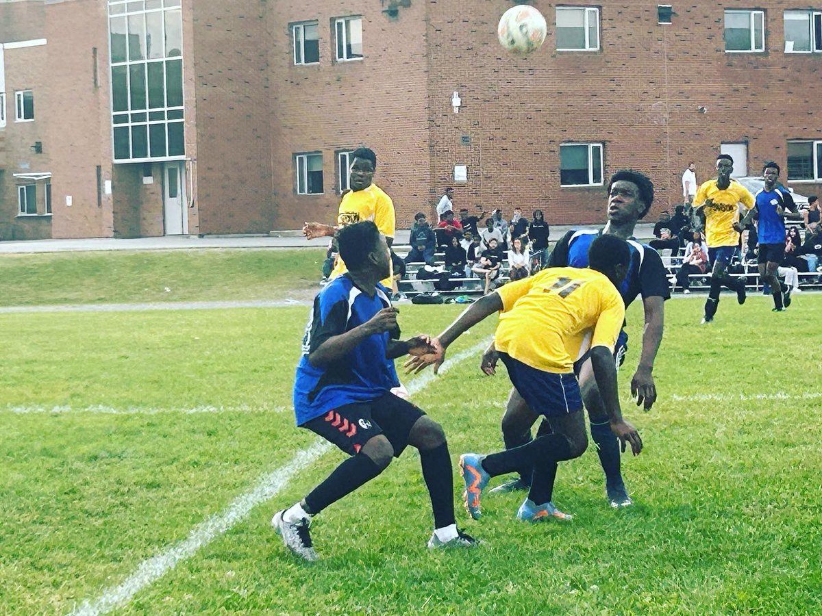 laserccsg's tweet photo. Belle victoire hier de 2-0 de notre équipe de SGS ⚽️ contre Lester B. Pearson ! #LaserEtFier #SAMsoccer @CcSamuelGenest @NCSSAASports https://t.co/8TcycLY6Sf