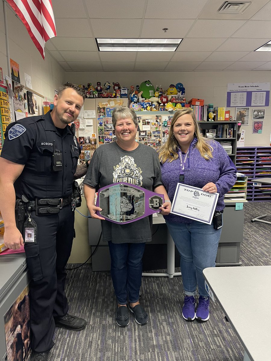 More student celebrations today with our Top Dog quarterly award presented to one student and staff member per grade level 🐾🏆🐾