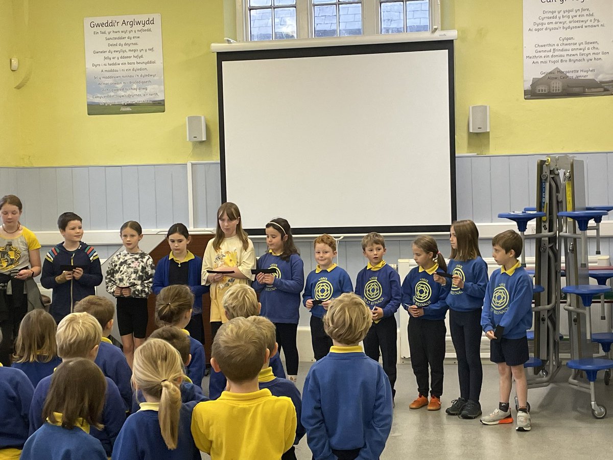 BroBrynach's tweet image. Diolch i’r Cyngor Ysgol am wasanaeth hyfryd bore ‘ma/Thank you to the School Council for a lovely assembly this morning #cydweithio #codiarian #fundraising