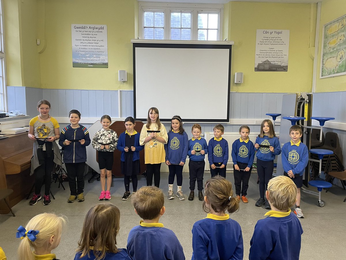 BroBrynach's tweet image. Diolch i’r Cyngor Ysgol am wasanaeth hyfryd bore ‘ma/Thank you to the School Council for a lovely assembly this morning #cydweithio #codiarian #fundraising