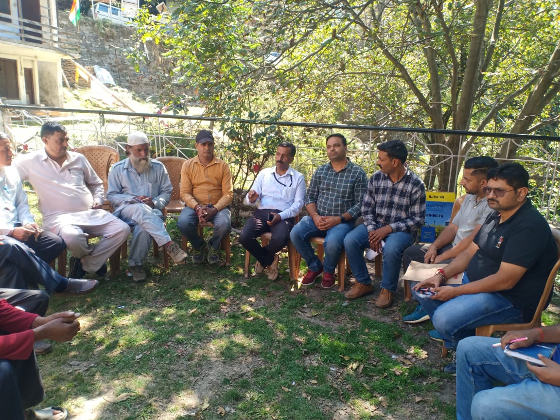 ramban_chief's tweet photo. SMS-III, SD, Ramban Sh. Veerinder Padha along with AEO Pogal &amp; AEO Alinbass conducted Agriculture Exhibition and awareness programme during "Sankalp Saptaah" Aspirational Block Programme at Block Ukhral-District Ramban. https://t.co/1tSUxOHMpj