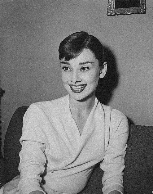 SoAudreyHepburn's tweet photo. Audrey Hepburn photographed circa 1956 https://t.co/JntimdJI5f