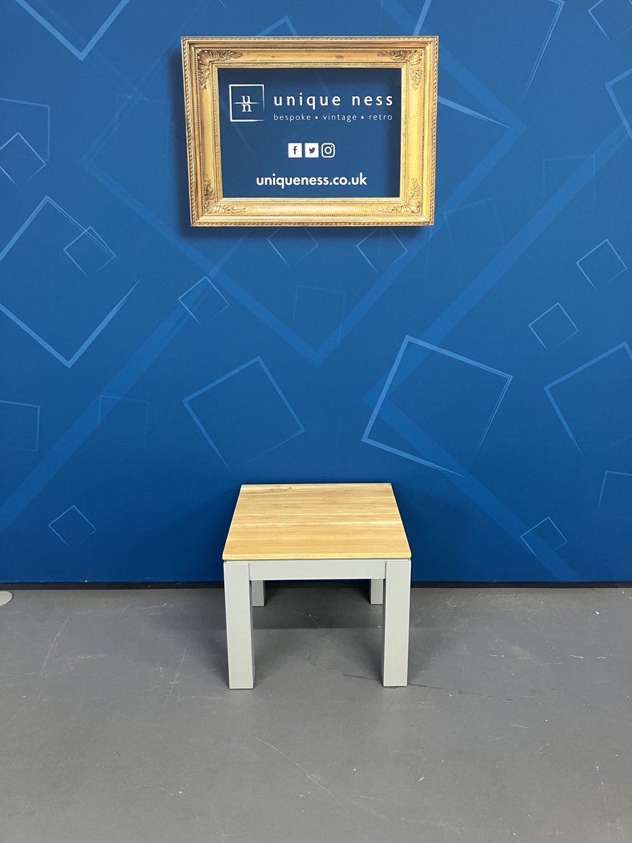 Our local restoration team have revitalised this Coffee table, using Frenchic Al Fresco City Slicker and Osmo Top Oil.

£89 W: 60cm H: 50cm D: 60cm