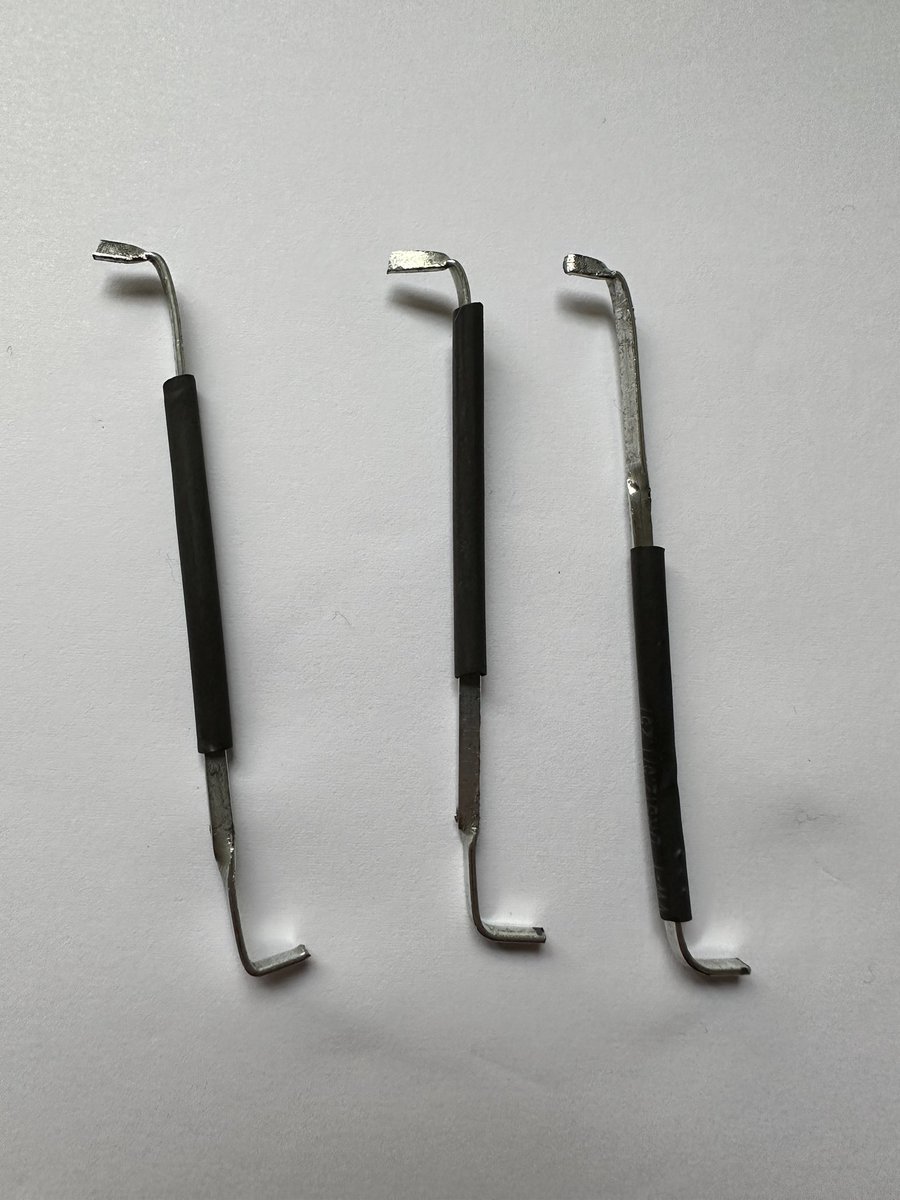 grommoss's tweet image. Experimenting with Chris Capune's universal tension wrench design youtube.com/watch?v=uwZcOr….  Will probably have a couple to give away at @_dc151 next week for first 2 to claim them. They ain't pretty but work brilliantly 
#locksport