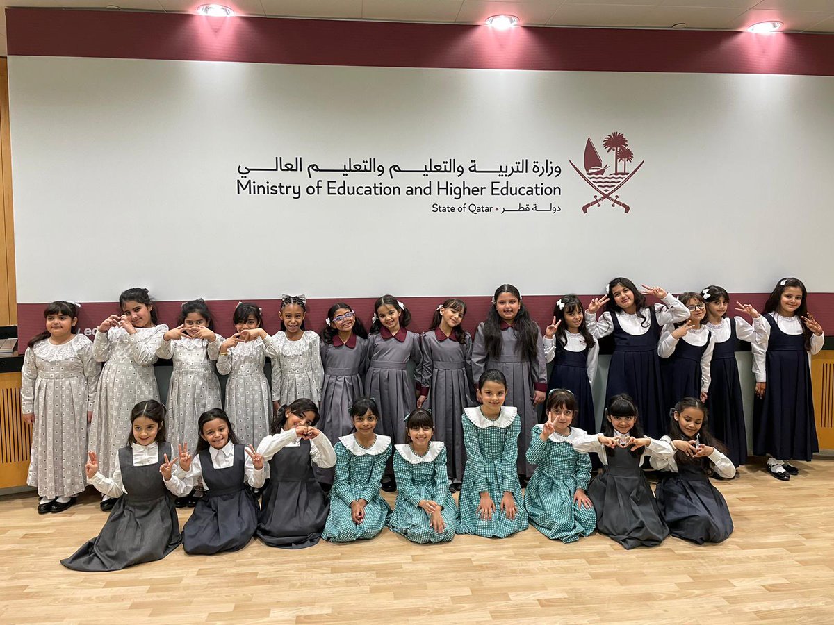 bayanp1's tweet photo. باعتزاز وفخر،شاركت طالبات مدرسة البيان الأولى الابتدائية للبنات في احتفال وزارة التربية والتعليم والتعليم العالي بمناسبة يوم المعلم.بحضورهن المميز والفعّال، قدّمن تحية فقرة متميزة استثنائية بمناسبة يوم المعلم.إن مشاركتهن تعكس التقدير والاعتزاز بدور المعلمات في رحلة العلم والتعلم. https://t.co/uwMNOxT4i4