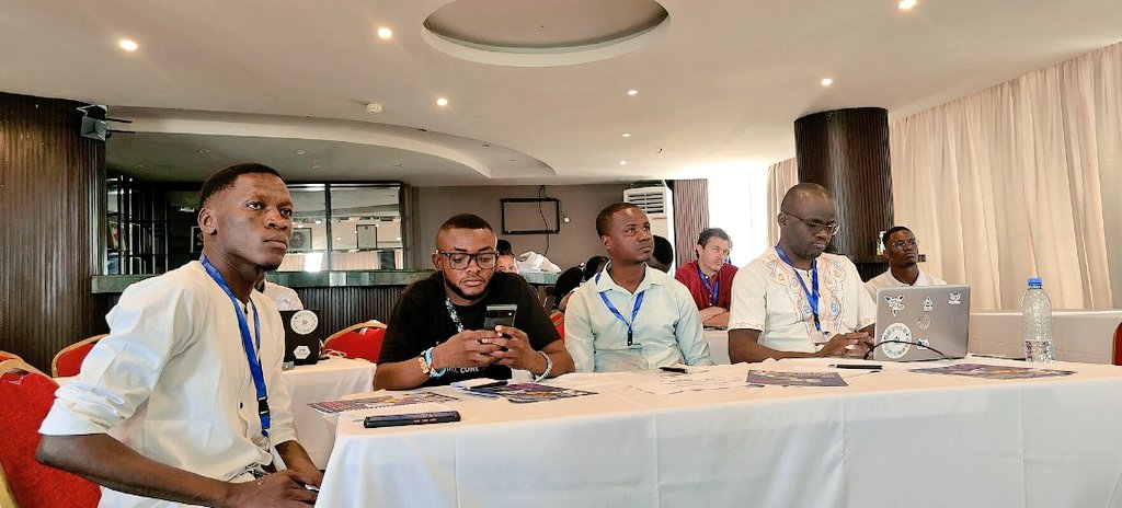 Yaya_KONATE_'s tweet photo. #WikiConvFR23 communication sur le projet : #LesSansPagEs C'était l'occasion de faire connaître le projet dont le but est de lutter contre les déséquilibres de genre sur les articles. Les user group ont été invités à participer au projet. https://t.co/wrQrxjTW5J