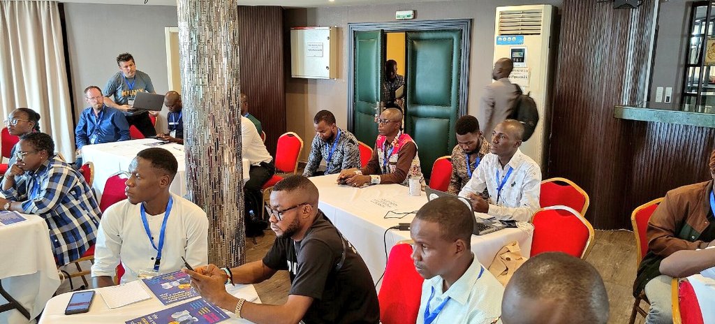 Yaya_KONATE_'s tweet photo. #WikiConvFR23 communication sur le projet : #LesSansPagEs C'était l'occasion de faire connaître le projet dont le but est de lutter contre les déséquilibres de genre sur les articles. Les user group ont été invités à participer au projet. https://t.co/wrQrxjTW5J