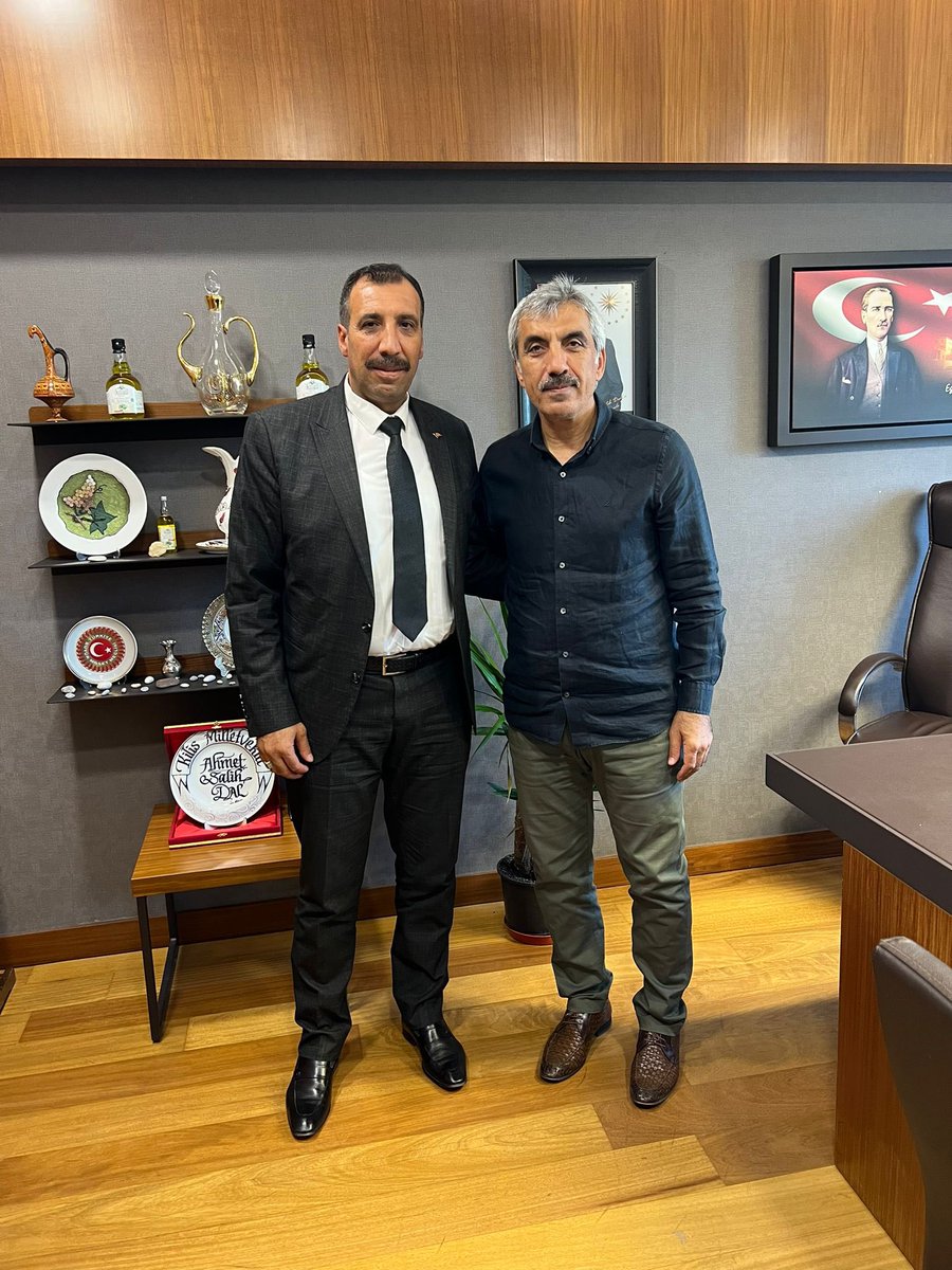 Sayın vekilim mi makamında ziyaret ettim göstermiş olduğu ilgiden dolayı çok teşekkür ederim ilçemiz için göstermiş olduğu çalışmadan dolayı ilçemiz adına şükranlarımı sunuyorum Allah razı olsun
