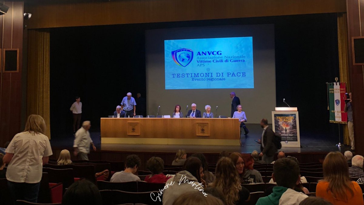 SimoneMartina06's tweet photo. In mattinata ho partecipato alla conferenza “Testimoni di Pace” dell’ #ANVCG 🪖, presso #Gorizia . È stato interessante e toccante ascoltare 🗣️ le testimonianze di chi la guerra l’ha vissuta o l’ha vista con i propri occhi. Tanta ammirazione per @BiloFausto , inviato di guerra. https://t.co/mwRNHpB65B