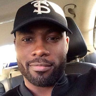 TheBadQuaker's tweet photo. @uncleobama_ At this point can you even remember what the nationality of the person you're supposed to be pretending is?

I get the feeling the random black folks whose pictures you were stealing for this account are definitely not living in the same countries. https://t.co/bBXEP3X2wY