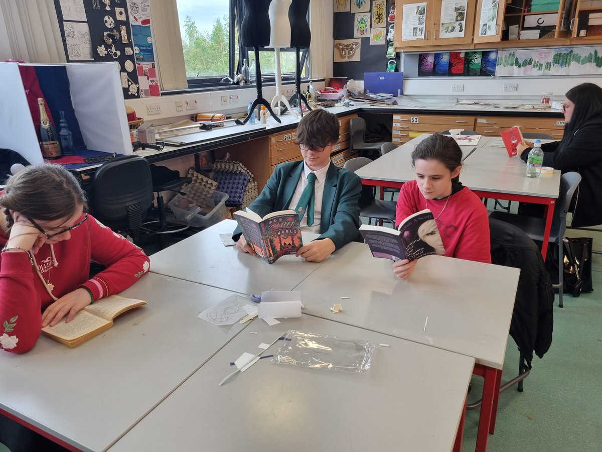 Pupils all having a relaxing end to their day for Drop Everything and Read. #DEARStMungos @StMungos_Lib @StMungosFalkirk @StMungosCreate @StMungos_Eng @cbeerclasswork