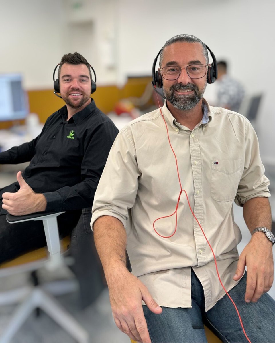 Elec_MoinsCher's tweet photo. 🌞😁 Journée mondiale du sourire 😁🌞

C'est la Journée mondiale du sourire, et nous sommes ravis de participer à cette belle journée ! 😄

“Un sourire coûte moins cher que l’électricité, mais donne autant de lumière.” – Abbé Pierre.

#énergie #JournéeMondialeDuSourire #GEMC https://t.co/ceZYOFI4ij