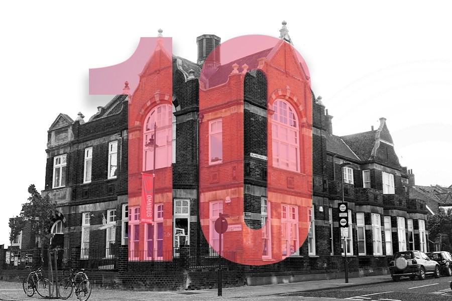 Out of the Wings (@outofthewings) on Twitter photo Feliz cumpleaños and feliz aniversário to our friends at <a href="/OmnibusTheatre/">Omnibus Theatre</a>! 🪅🎉🥳
Here's ten things you might not know about them... omnibus-clapham.org/2023/10/06/blo… Feliz cumpleaños and feliz aniversário to our friends at <a href="/OmnibusTheatre/">Omnibus Theatre</a>! 🪅🎉🥳
Here's ten things you might not know about them... omnibus-clapham.org/2023/10/06/blo…