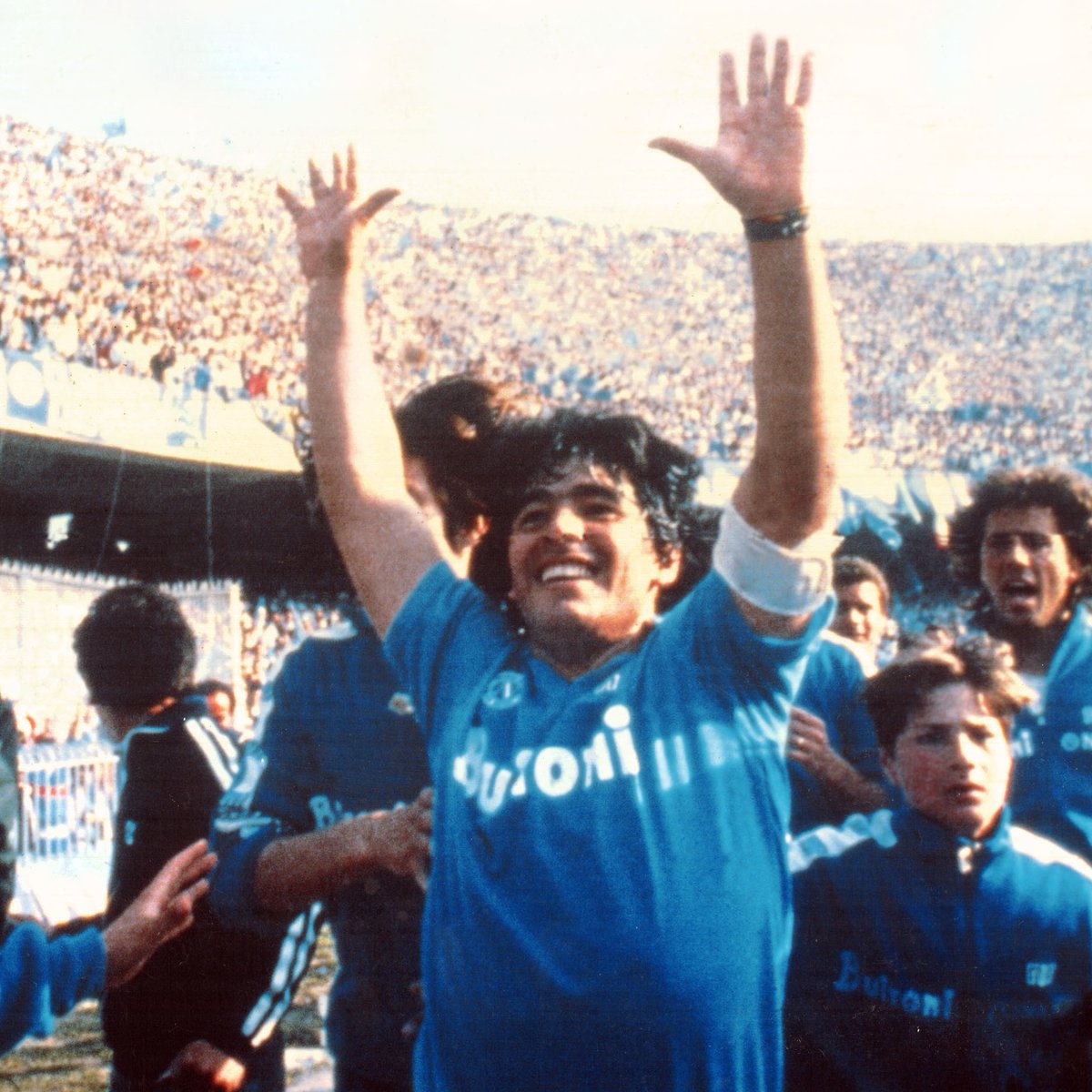 Buen díaaaaaa. Hermosa mañana ¿verdad? 😎

𝙉𝙖𝙥𝙤𝙡𝙞𝙩𝙖𝙣𝙤𝙨 🤝 𝙓𝙚𝙣𝙚𝙞𝙯𝙚𝙨