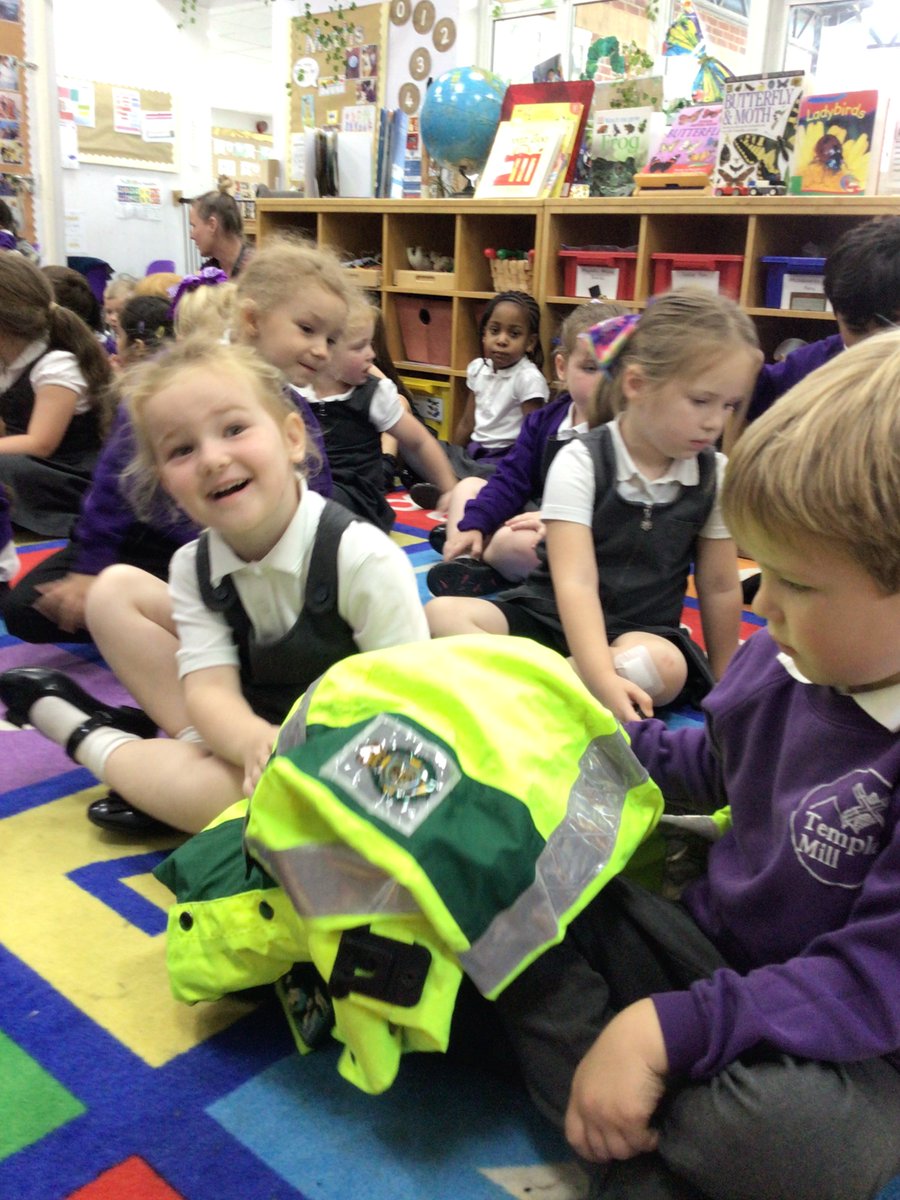 TempleMillTHAT's tweet photo. Earlier this week, Early Years invited a member of the local ambulance services into class to explain their vital role in our community.

They learned about types of vehicles used and had some hands on experience of uniform and kit worn by the ambulance crews.

#paramedics https://t.co/2ONHkJ795Z
