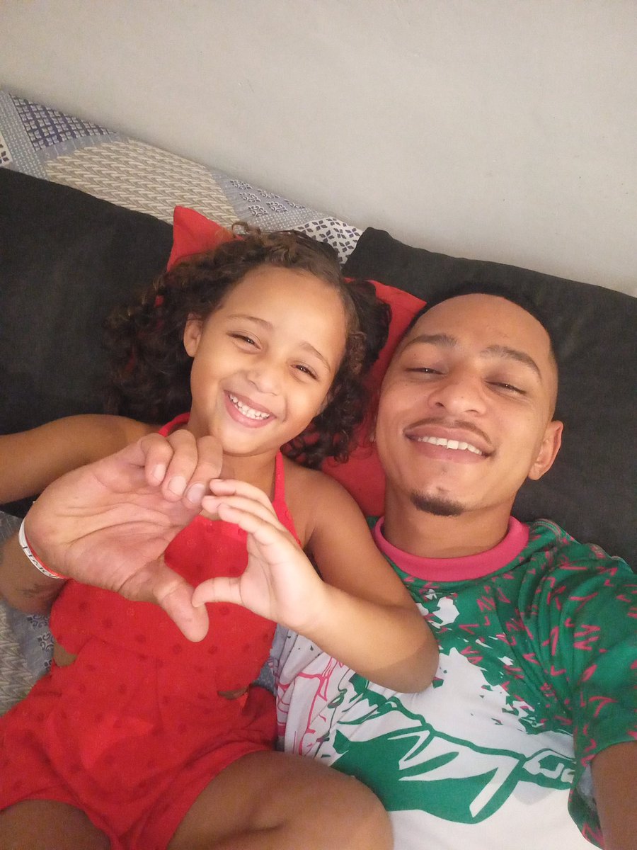 fbterriivel's tweet photo. filha este dia do ano é sempre emocionante pra mim é vc faz um homem completo papai te desejar toda felicidade desse mundo muito saúde sucesso e juízo que Deus te abençoe é te ilumine sempre papai te ama mais que tudo nessa vida feliz aniversário minha princesa 🥳🥳🥳🥳❤️❤️🥰 https://t.co/8iMAyNoB6R
