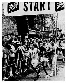 CampusGrotto's tweet photo. College traditions worth reviving:

Phi Psi 500 at Penn State

Started in the late 60s, was a tradition that lasted for 25 years. 

The 1.1 mile foot race through the  streets of downtown State College required 6 pit stops at designated  bars where runners had to chug a beer. https://t.co/BPF7L7D48x