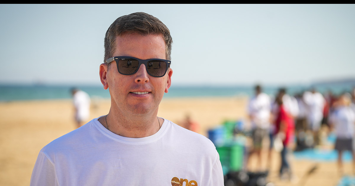 SoftwareOne's tweet photo. At the recent #PresidentsClub in Istanbul, our #Swomies teamed up with the @turmepa_dernegi for a beach clean-up. #teamSoftwareOne collected: 2kg of paper,14kg of metal, 46kg glass, 69kg of non-recyclable materials & 642kg of plastic. #GivingBack #culture #people #ThousandsStrong https://t.co/58Ks9ALNql