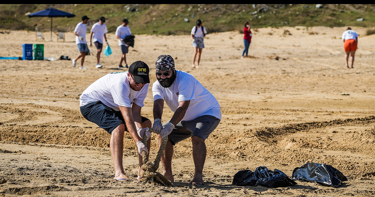 SoftwareOne's tweet photo. At the recent #PresidentsClub in Istanbul, our #Swomies teamed up with the @turmepa_dernegi for a beach clean-up. #teamSoftwareOne collected: 2kg of paper,14kg of metal, 46kg glass, 69kg of non-recyclable materials & 642kg of plastic. #GivingBack #culture #people #ThousandsStrong https://t.co/58Ks9ALNql