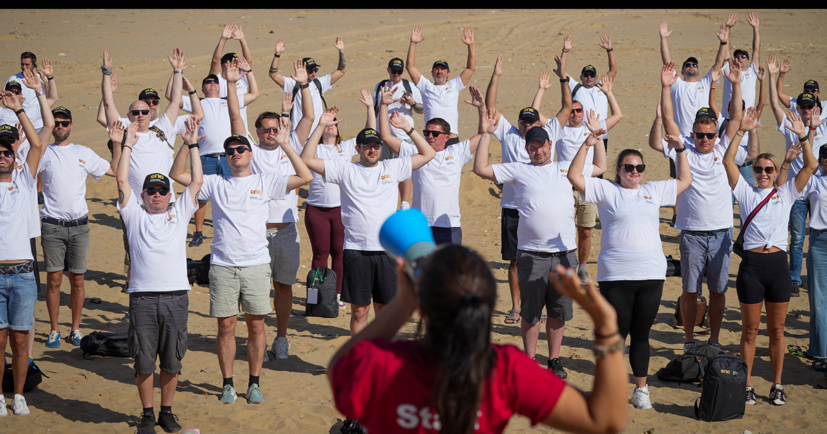 SoftwareOne's tweet photo. At the recent #PresidentsClub in Istanbul, our #Swomies teamed up with the @turmepa_dernegi for a beach clean-up. #teamSoftwareOne collected: 2kg of paper,14kg of metal, 46kg glass, 69kg of non-recyclable materials & 642kg of plastic. #GivingBack #culture #people #ThousandsStrong https://t.co/58Ks9ALNql