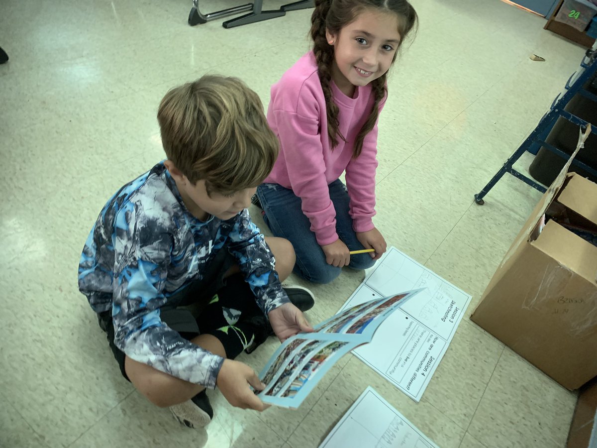 sandra_benson2's tweet photo. My 2nd graders are researching facts about different types of communities. I am impressed with their teamwork! #BuchananBears https://t.co/6Qhj3nPYEI
