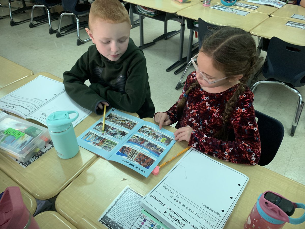 sandra_benson2's tweet photo. My 2nd graders are researching facts about different types of communities. I am impressed with their teamwork! #BuchananBears https://t.co/6Qhj3nPYEI