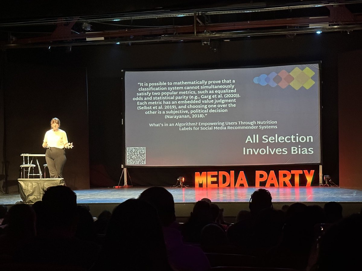 "All selections involve bias, so it's important to have transparency and find the human in the loop" says <a href="/JoannaG/">J Geary ⚡️💙</a>  (former Twitter's global Curation team) at <a href="/HacksHackersBA/">Hacks Hackers Buenos Aires</a> #MediaParty