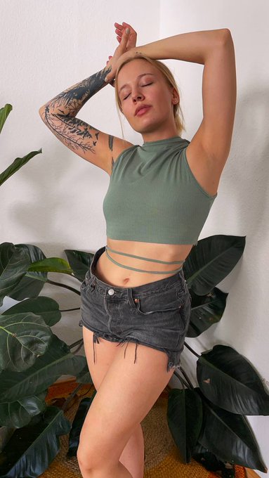 Heute schon meine Seite https://t.co/dWupk9dzBH besucht? Dort findet ihr auch meinen Fanshop mit Fanartikel