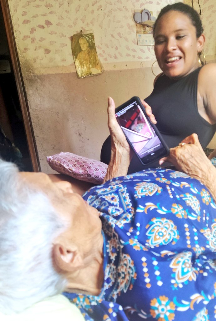 #6Oct | 🇻🇪📢 ¡Un Apoyo al Adulto Mayor! ▶️ es el uso de las tecnologías de comunicación e información pues los ayudan a superar el miedo a la soledad y al aislamiento. Impulsando el diálogo  e interacción
#ElEsequiboSeDefiende
<a href="/Mippcivzla/">mippci</a> 
<a href="/vmsfelicidad/">Viceministerio para la Suprema Felicidad Social</a> <a href="/salainass/">INASS</a> <a href="/MagaGutierrezV/">Magaly Gutiérrez Viña</a>
