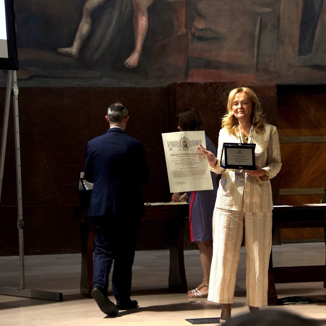 All our best congratulations to Prof. Barolo (<a href="/unito/">Università di Torino</a>) for being awarded the prestigious prize "Chimica Organica per l´ambiente, l´energia e le nanoscienze" during #CDCO2023, thanks to the impact of her contributions in #photovoltaics, #photonics and #optoelectronics  ☀️⚡️👏