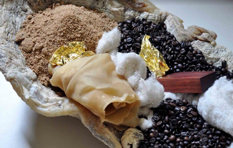 PremioPIPA's tweet photo. Hoje selecionamos o trabalho “Gamela”, de Helô, para ser apresentado. A obra está sendo exibida na Exposição dos Premiados, no Paço Imperial até 12/11.

O trabalho é composto pelos materiais que fizeram parte dos principais ciclos econômicos do Brasil: https://t.co/SJtzDeiek9 https://t.co/DsD2qtnEqN
