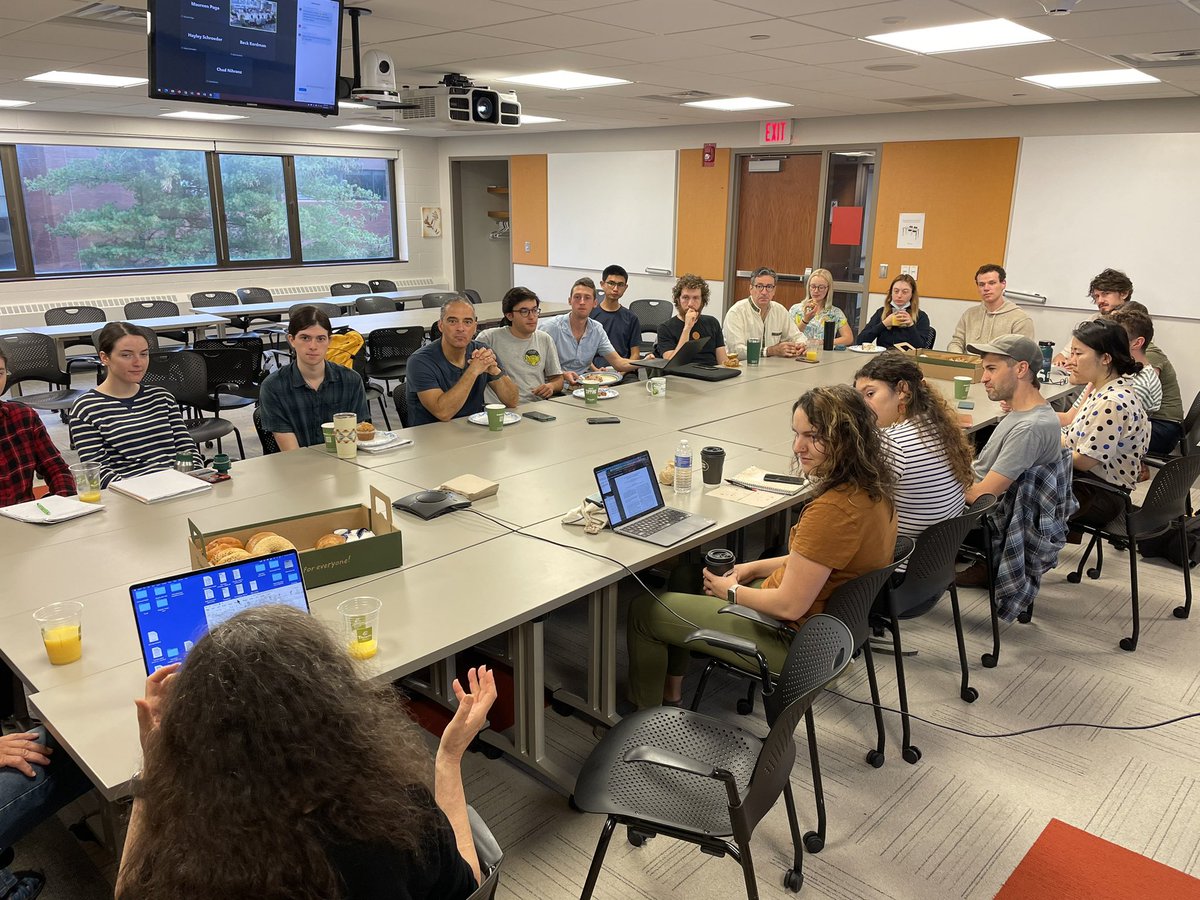 Chemistophe's tweet image. What a wonderful and inspirational discussion with @MayBerenbaum on #ChemicalEcology this morning within our Plant-Interaction Group (PIG) ​​​​which has been running for 38 semesters 🤩🥳🤯

Missing Katja @PovedaLab Jennifer @ToxicPlantLab and Scott @McArtLab 🥹