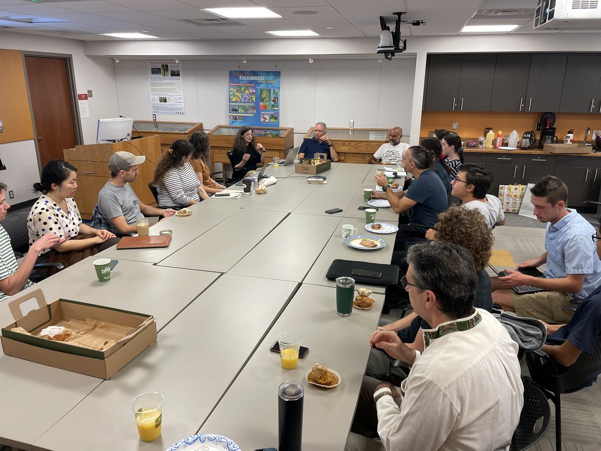 Chemistophe's tweet image. What a wonderful and inspirational discussion with @MayBerenbaum on #ChemicalEcology this morning within our Plant-Interaction Group (PIG) ​​​​which has been running for 38 semesters 🤩🥳🤯

Missing Katja @PovedaLab Jennifer @ToxicPlantLab and Scott @McArtLab 🥹
