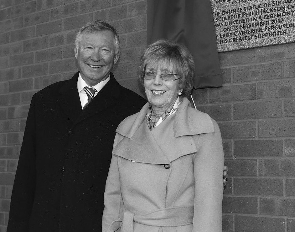 UTDTrey's tweet image. RIP Lady Cathy Ferguson and Stay strong Sir Alex Ferguson. 

We are all with you🙏❤️
