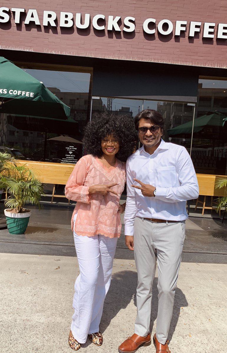 Welcome to #Hyderabad <a href="/justguilda/">Guilda Hilaire</a> 😍… no better way to start the trip than our “traditional” pose 😎😉